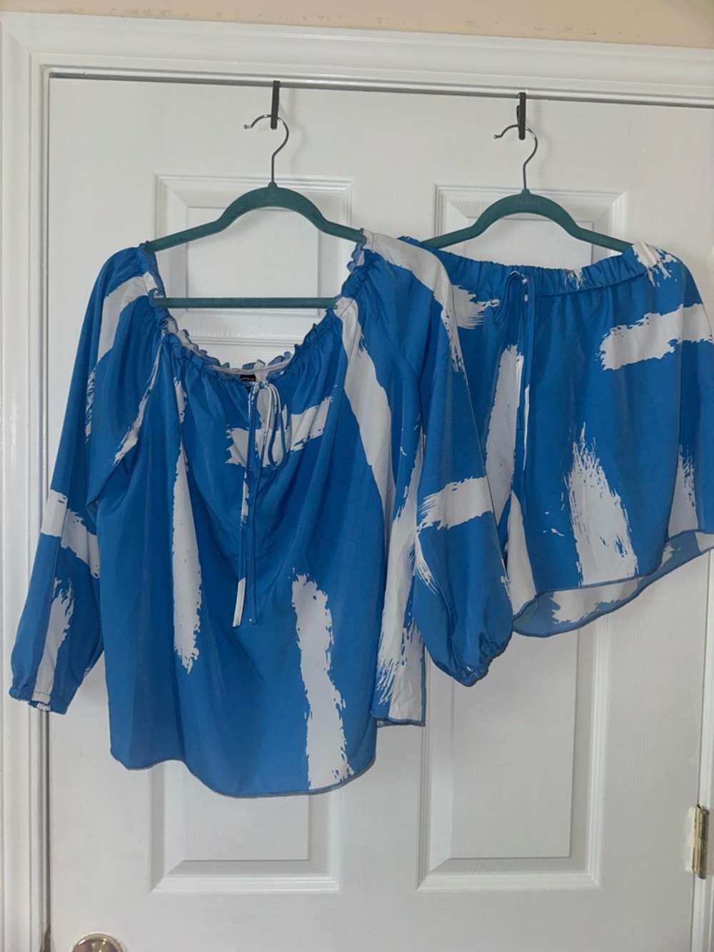 SHEIN Blue and White Brushstroke Tie-Front 2 piece short set